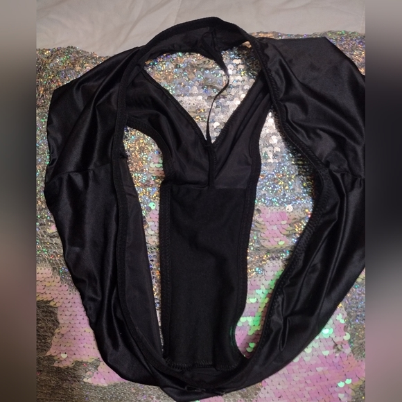 Victoria's Secret Very Sexy Cheeky Panty - Picture 4 of 4